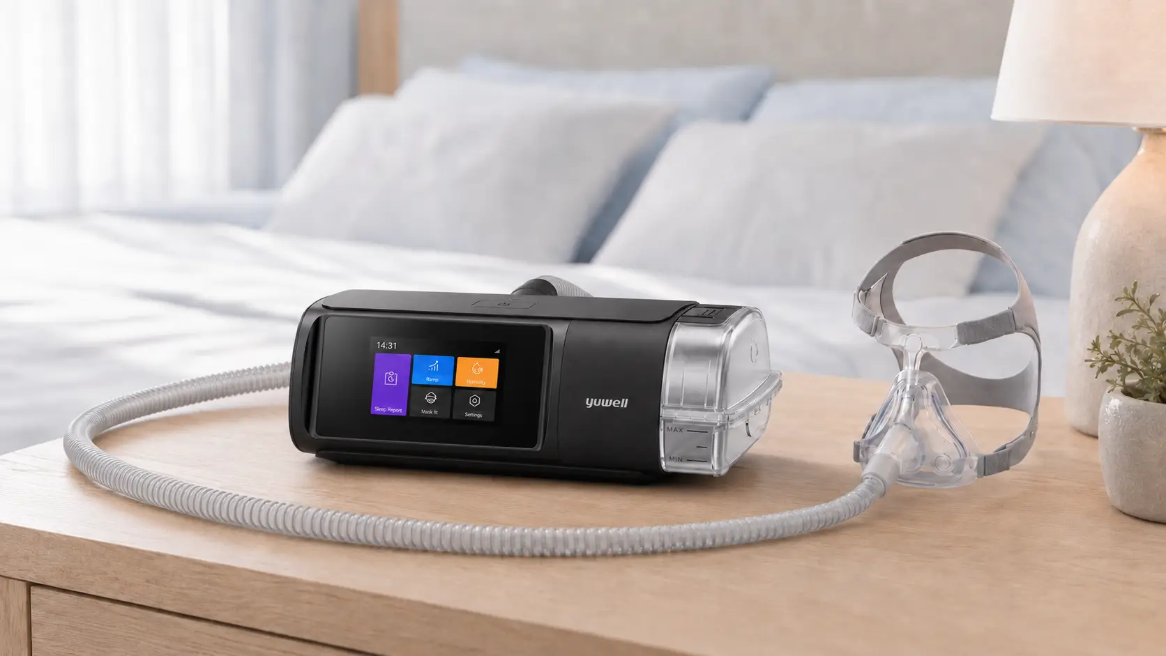 Yuwell Auto CPAP uređaj s maskom u kućnom okruženju